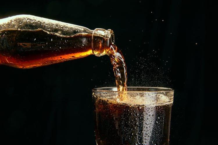 Meğer koladan çok daha zararlıymış Karaciğeri resmen çürütüp ömürden ömür çalıyor, şekeri 300e fırlatıyor