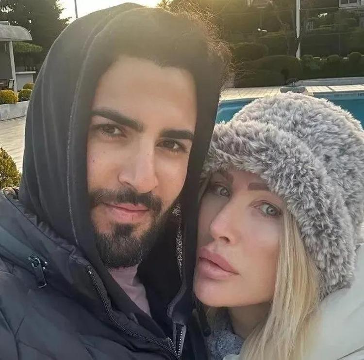 Seda Sayan ve Çağlar Ökten yeni arabalarıyla gece turunda Ünlü çift adeta şov yaptı