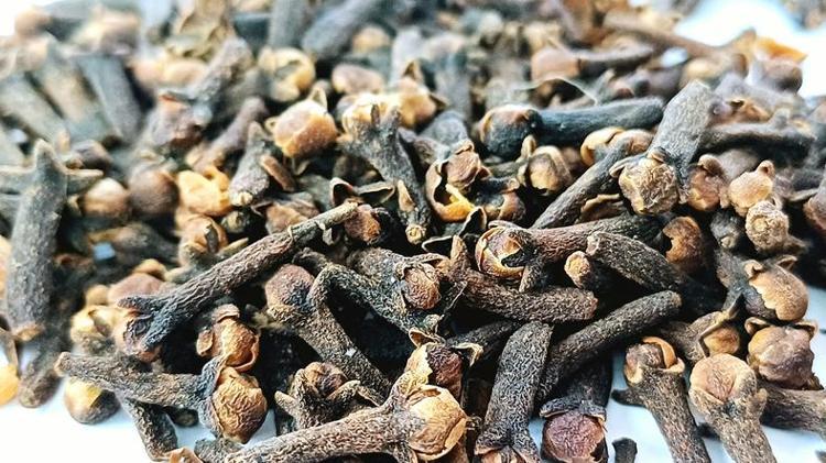 KARANFİL YAĞI VE KARACİĞER SAĞLIĞI İLİŞKİSİ