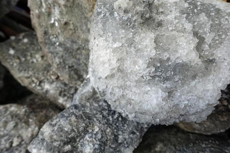 Canan Karatay ısrarla tavsiye ediyor: Vücut için gerekli olan 92 mineralden 84ü onda saklı Ortamdaki radyasyonu sünger gibi emiyor, enerjiyi terazi gibi dengeliyor