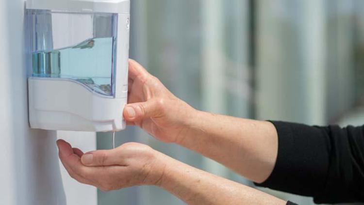 Mikropları öldürsün diye kullanıyorduk ama tehlike saçıyormuş El dezenfektanları dost mu düşman mı