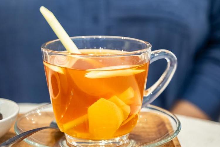 Doğa mide ilacı Çayını yapıp bardak içince daralan damarları esnetip iltihabın kökünü kurutuyor