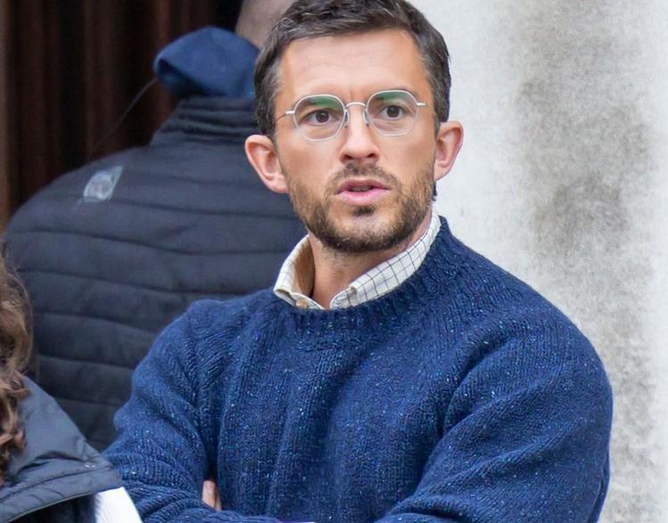 Bridgertonın yıldız ismi Jonathan Bailey 2025’in En Seksi Erkeği seçildi