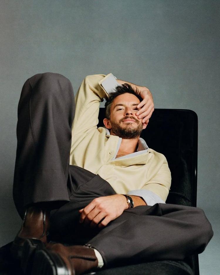 Bridgertonın yıldız ismi Jonathan Bailey 2025’in En Seksi Erkeği seçildi