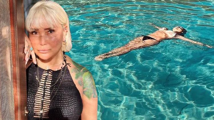 Kim der 62 yaşında diye Yonca Evcimik bikinili pozlarıyla hayran bıraktı