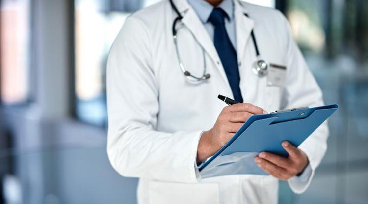 DOKTORA GİTMEKTE GECİKEN BİR BEDEN EĞİTİMİ ÖĞRETMENİ