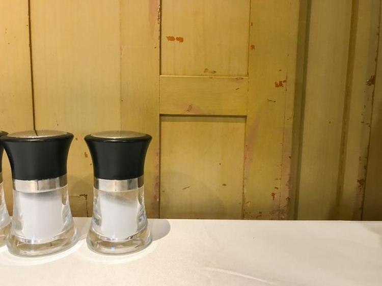 İngilizler bu yüzden buzdolabının üzerine bir tabak tuz bırakıyor Sebebini duyunca siz de denemek isteyebilirsiniz