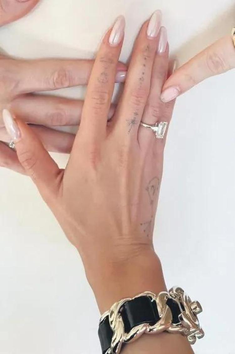 Cengiz Ünder’in nişanlısı Bilge Yenigül, 8 milyon liralık tektaşıyla kutlama yaptı