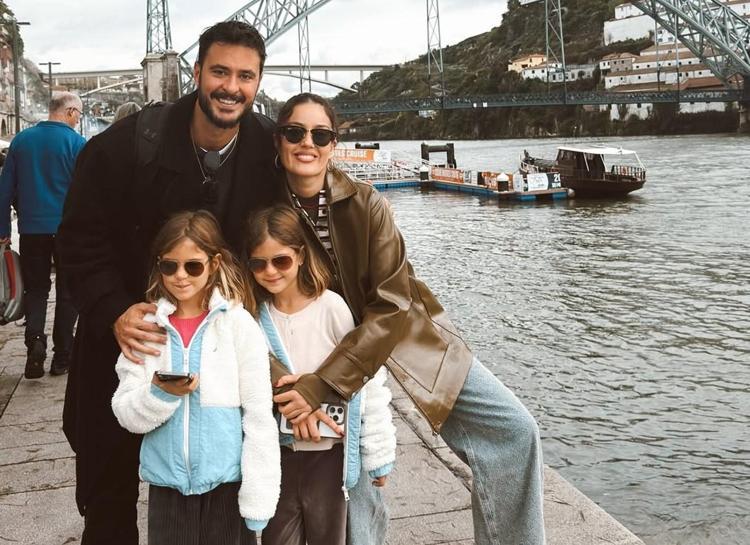 8 yıllık evliliklerini bitirdiler Anıl Altan ve Pelin Akilden aile pozu