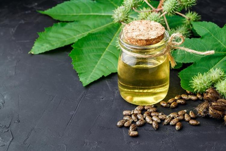 Kuru cilde derinlemesine nem bakımı yapıyor Retinol etkisi vererek parlaklık kazandırıyor