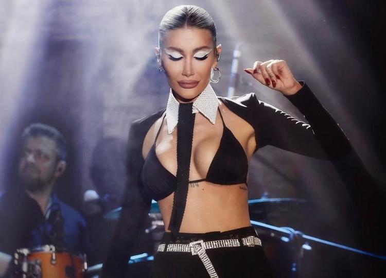 Büyük aşkta kriz Evlilik hazırlığı yapan İrem Derici, her şeyi sildi