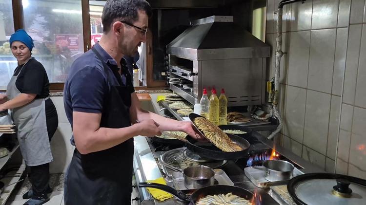 Ustası çıtır çıtır hamsinin sırrını açıkladı Böyle yapınca lezzeti 10 kat artıyor, meğer 6 dakika...