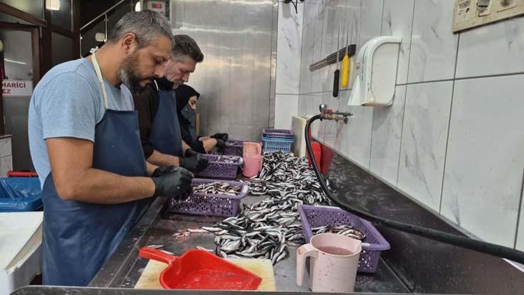 Ustası çıtır çıtır hamsinin sırrını açıkladı Böyle yapınca lezzeti 10 kat artıyor, meğer 6 dakika...