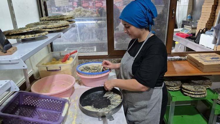 Ustası çıtır çıtır hamsinin sırrını açıkladı Böyle yapınca lezzeti 10 kat artıyor, meğer 6 dakika...