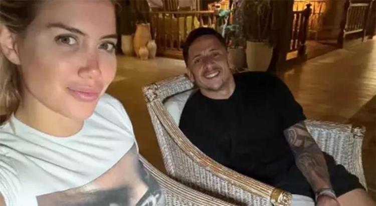 WANDA NARA VE AŞKINDAN EL ELE POZ
