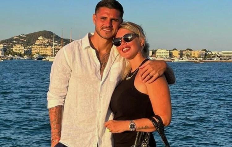 Wanda Nara aradığı aşkı buldu Sevgilisinin elini bir an olsun bırakmıyor