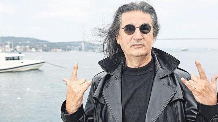 İNSANLAR KARISINI, KOCASINI BİLE SİLİYOR BİZ 40 YILDIR KALPLERDEYİZ