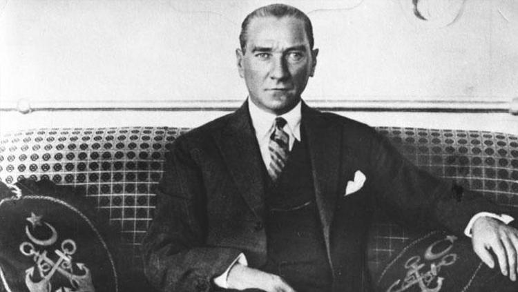 Atatürk 87 yıl önce aramızdan ayrıldı... Sevgi ve özlemle anıyoruz...