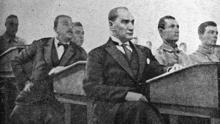 Atatürk 87 yıl önce aramızdan ayrıldı... Sevgi ve özlemle anıyoruz...