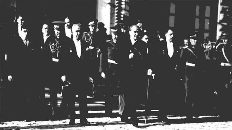 Atatürk 87 yıl önce aramızdan ayrıldı... Sevgi ve özlemle anıyoruz...