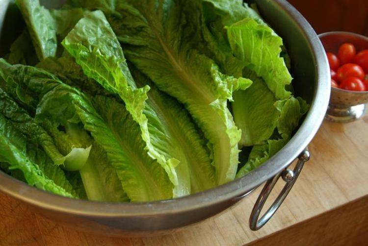 Marul ve maydanozdaki pestisiti arındırıyor 2 malzeme kullanmak yetiyor, tertemiz yapıyor