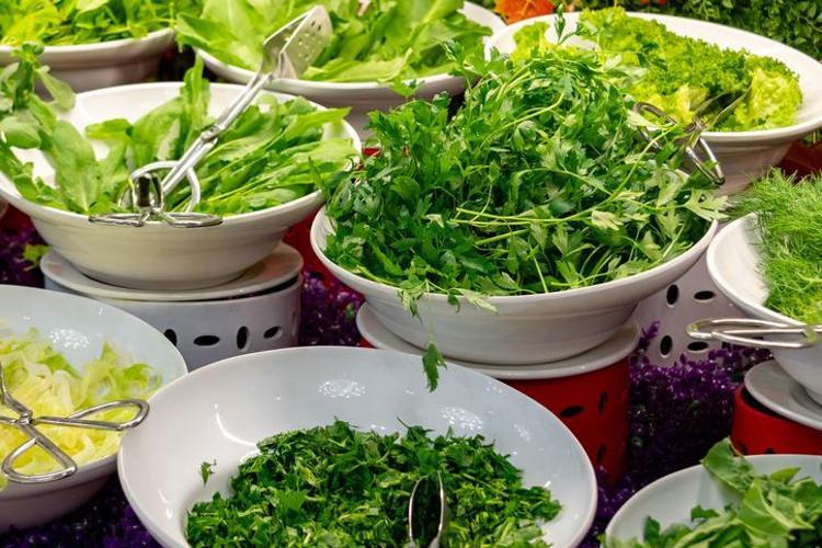 Marul ve maydanozdaki pestisiti arındırıyor 2 malzeme kullanmak yetiyor, tertemiz yapıyor