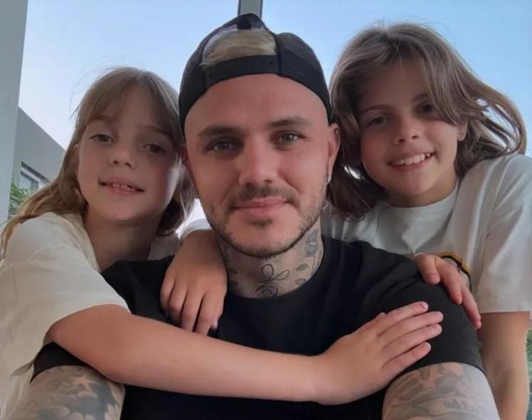 ICARDI KIZLARIYLA BULUŞTU