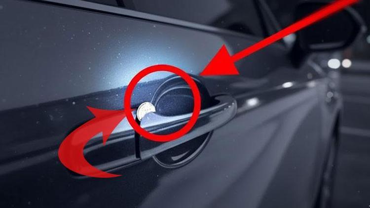 Arabasında madeni para bulan sürücülere kritik uyarı: Gizli işaret olabilir