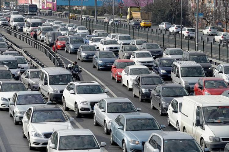 Arabasında madeni para bulan sürücülere kritik uyarı: Gizli işaret olabilir