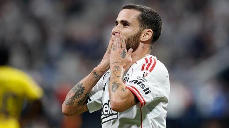 SEN FUTBOLU BIRAKMAK DEĞİL, TAKIMDAN AYRILMAK İSTİYORSUN