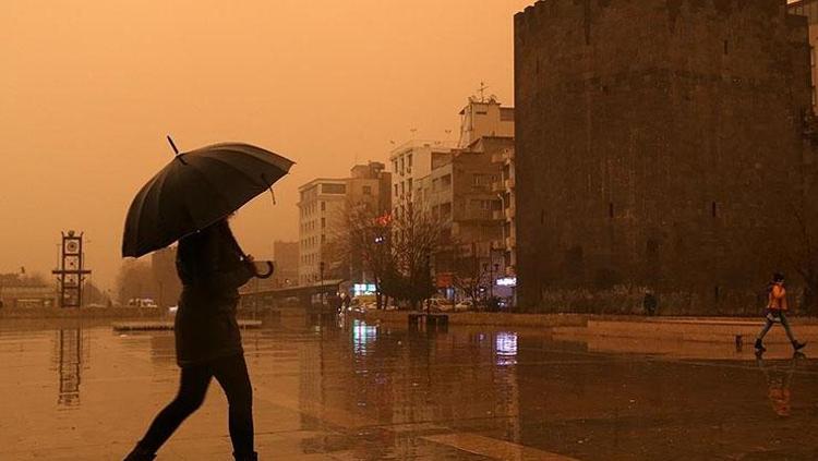 Meteoroloji 5 il için alarm verdi Görüş mesafesi sıfıra düştü: Evinizde kalın