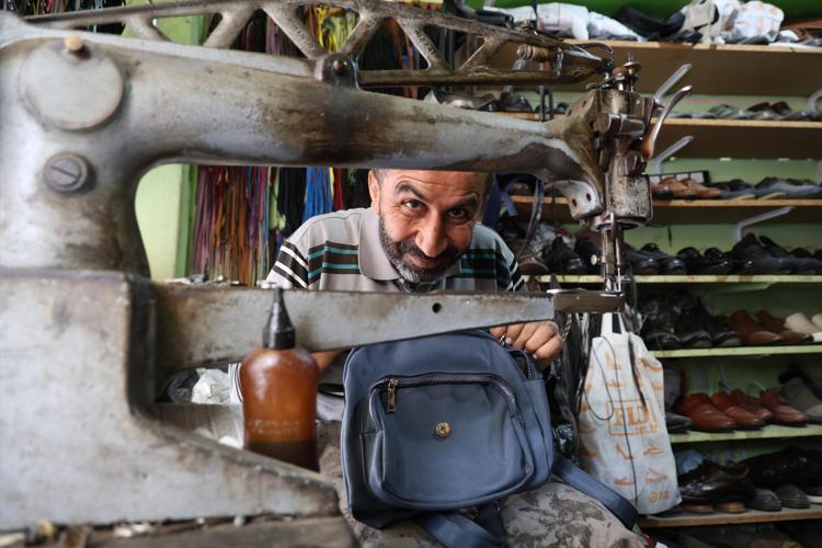 ‘Fakirin atlayışı da fakir’ videosu ile tanınan ayakkabı boyacısı babanın gerçek hikayesi: Çocuklarımı mutlu etmek için...