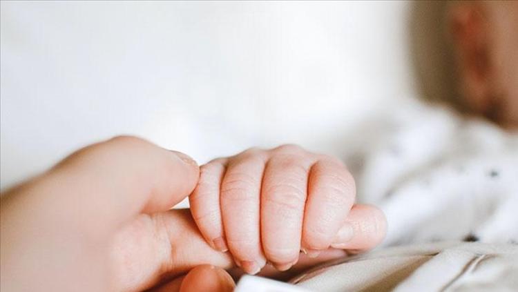 Böbrek taşı sandı, hastanenin yolunu tuttu Meğer dokuz aylık hamileymiş, tuvalete giderken doğum başladı