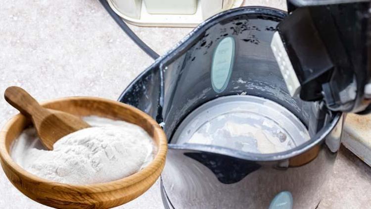 Kettle içindeki kireci söküp atıyor Yeni gibi yapıyor, sadece 2 malzeme ekleyip kaynatınca aylarca kireçlenmeden kullanılıyor