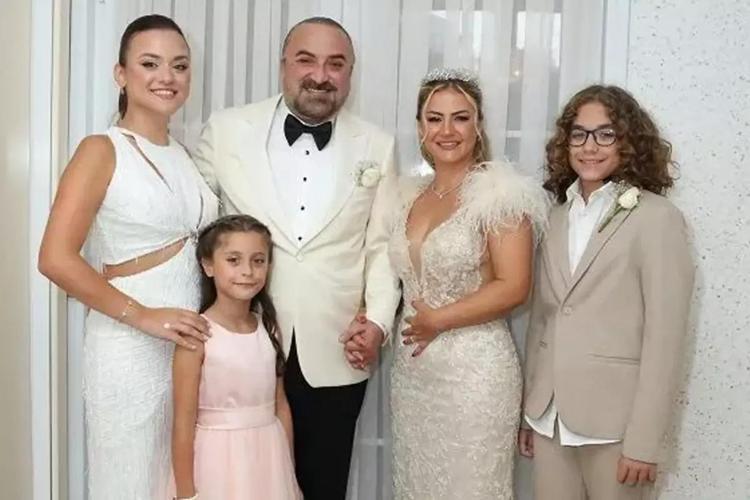 Volkan Konakın kızı Derinin şarkı söylediği anlar tüyleri diken diken etti