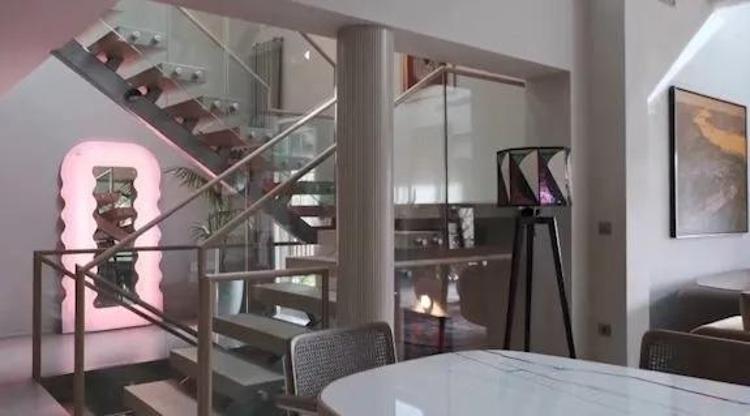 Kıvanç Tatlıtuğ ve Başak Dizer’in evi görenleri hayran bırakıyor Dekorasyon dergilerinden fırlamış gibi