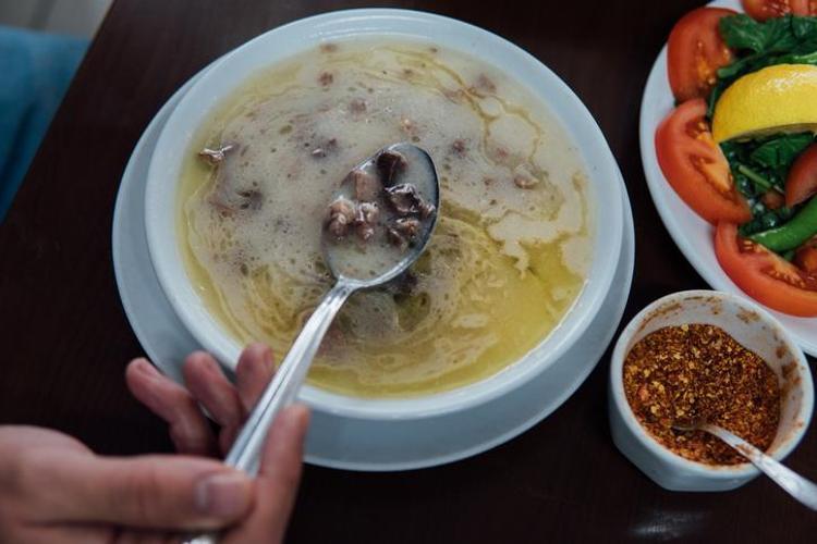 Kolajen depolarını fullüyor Kemikleri beton gibi güçlendiriyor, kaşık kaşık yiyin