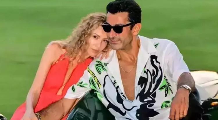 Sinem Kobal’dan siyah beyaz zarafet Hayran bıraktı