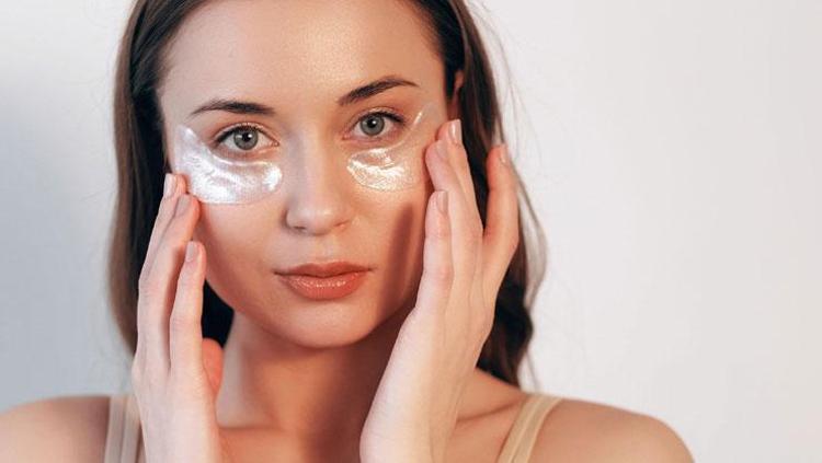 Göz altlarını cam gibi yapıyor Koyu görünümü bitiriyor