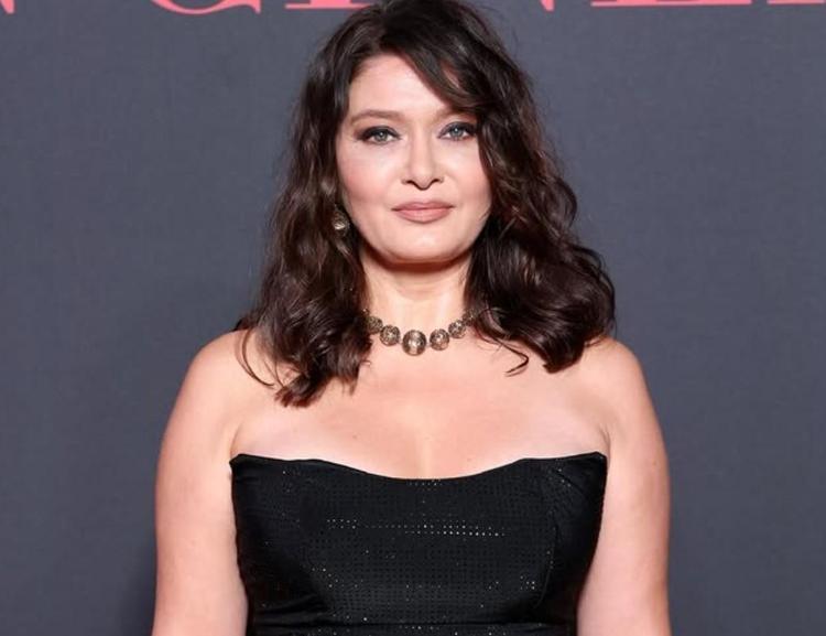 Nurgül Yeşilçay köy hayatına geçiş yaptı Kepçe kullandı, zeytin topladı