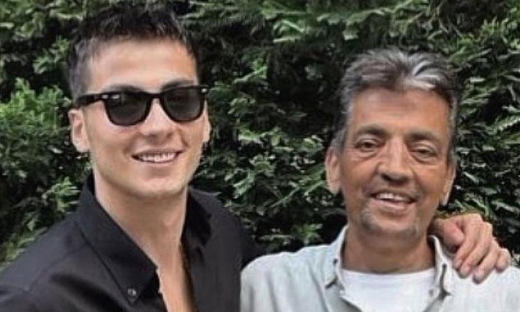 Atakan Özkaya’dan yürek burkan paylaşım Bu fotoğrafımızı ayrı seviyorum baba