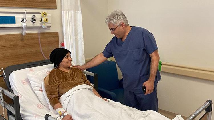 Dünyada bir ilk olarak kayda geçti 47 yaşındaki kadın 45 dakikalık ameliyatla hayata döndü