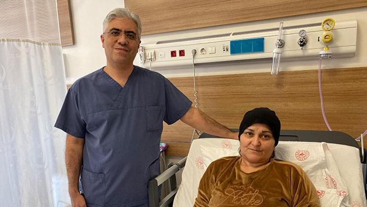 İÇERİDE MEVCUT OLAN YAKLAŞIK 5 SANTİMETRELİK KİTLEYİ ÇIKARTTIK