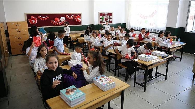 15 tatil ne zaman Yarıyıl tatili hangi tarihte başlayacak Karneler hangi gün verilecek