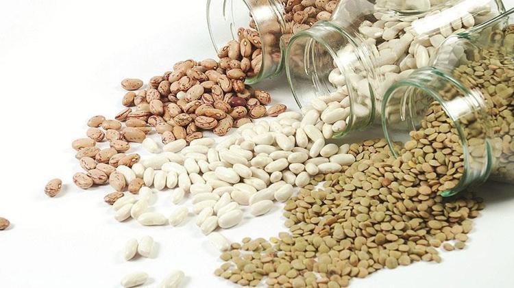 Kuru fasulyedeki gazı sıfırlıyor Haşlama suyunun içine 1 kaşık ekleyin: Dörde bölüp atmak yeterli