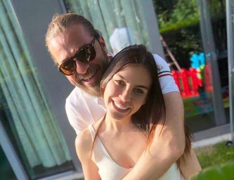 Engin Altan Düzyatandan romantik paylaşım Eşine aşkını haykırdı