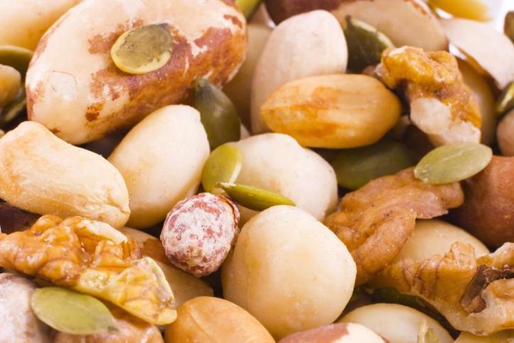 Beyni çalıştıran 7 kuruyemiş Avuç avuç yiyince beyni fişek gibi yapıyor