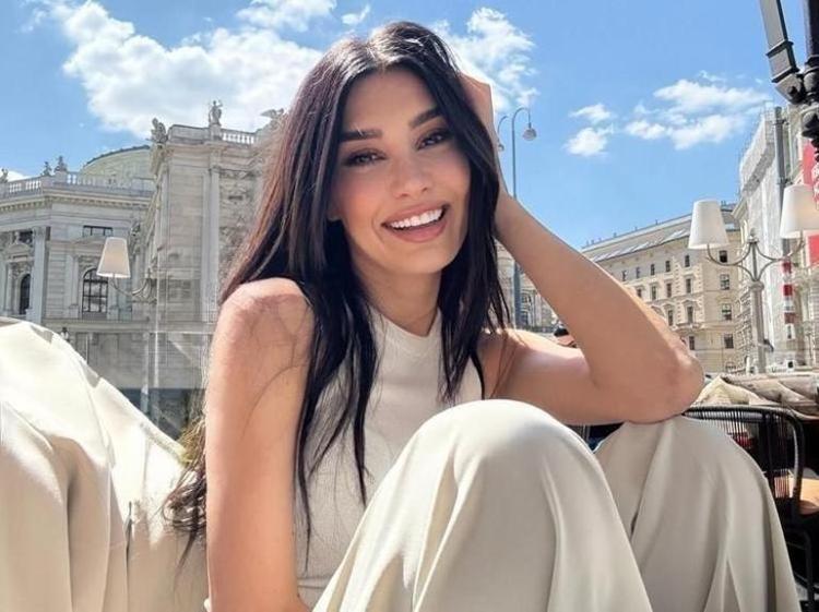 SONSUZ OLACAK GİBİ YAŞANAN AŞKA İNANIYORUM