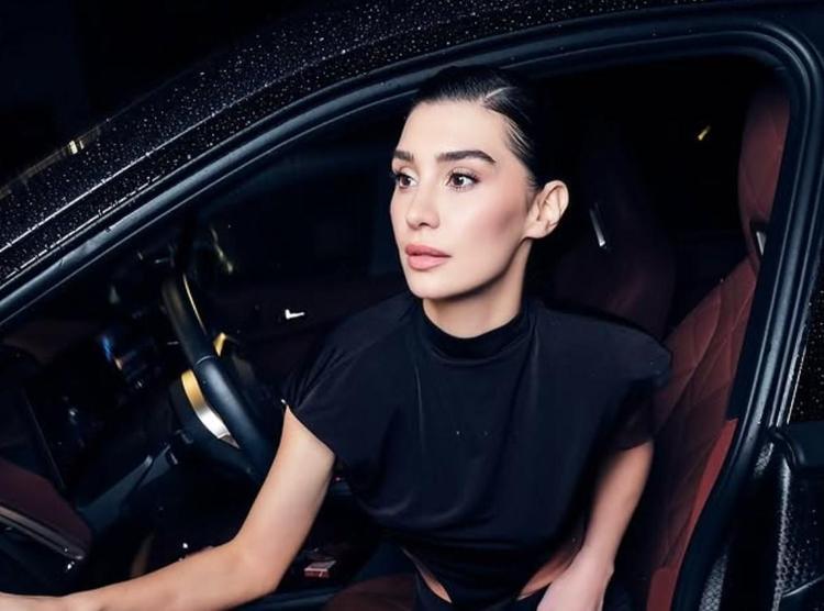 Uzun zamandır yalnız Güzel oyuncu Burcu Kıratlıdan aşk itirafı