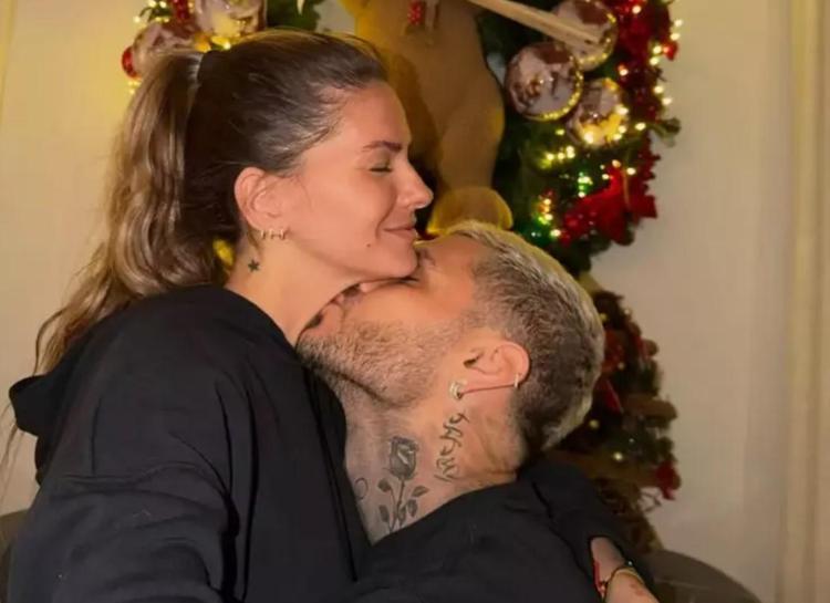 Aşkları dolu dizgin Mauro Icardi ve sevgilisinden romantik pozlar